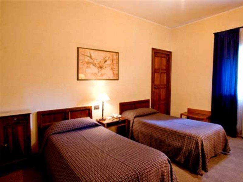 Hotel Columbus Рим Екстериор снимка