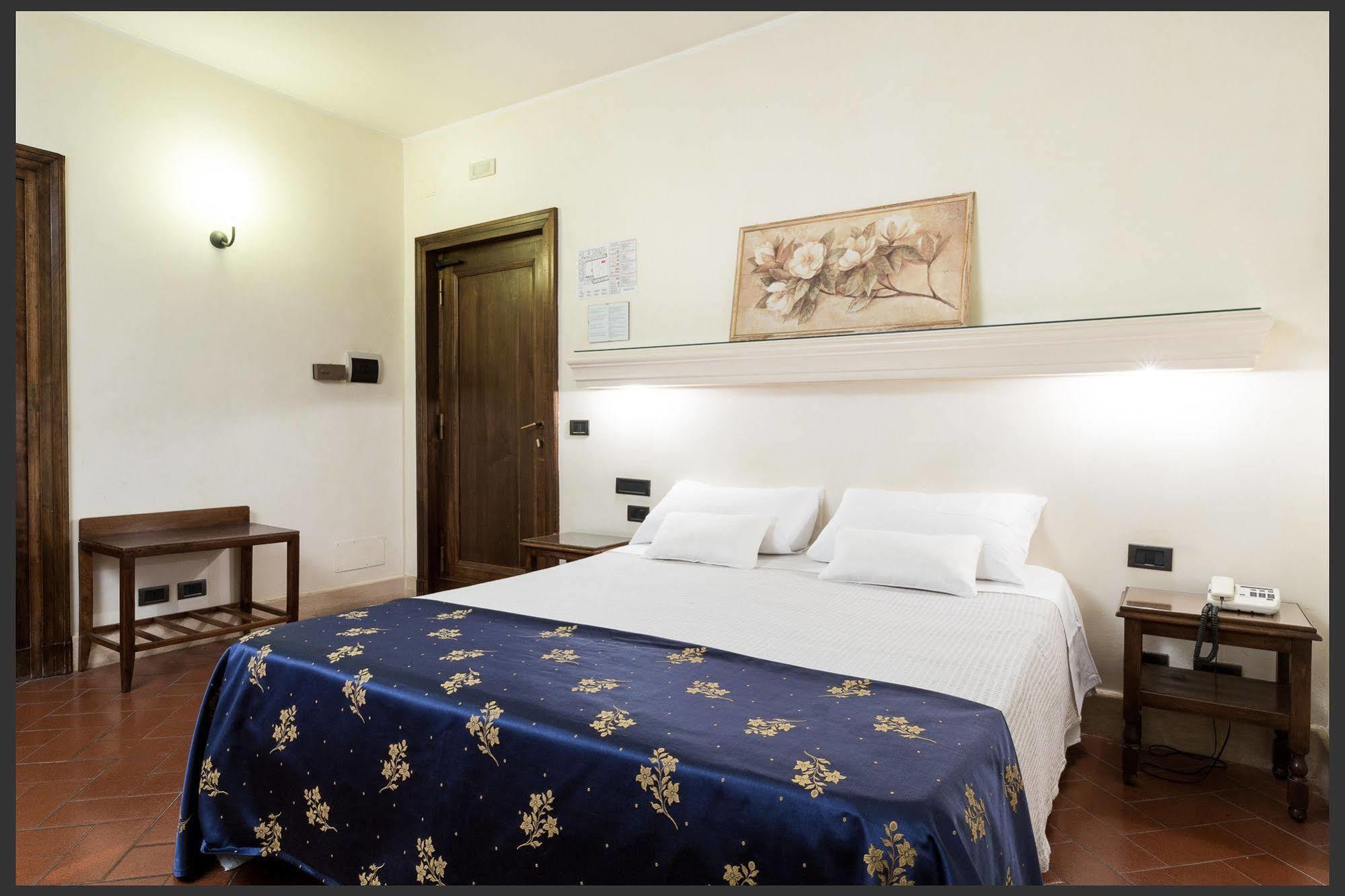 Hotel Columbus Рим Екстериор снимка