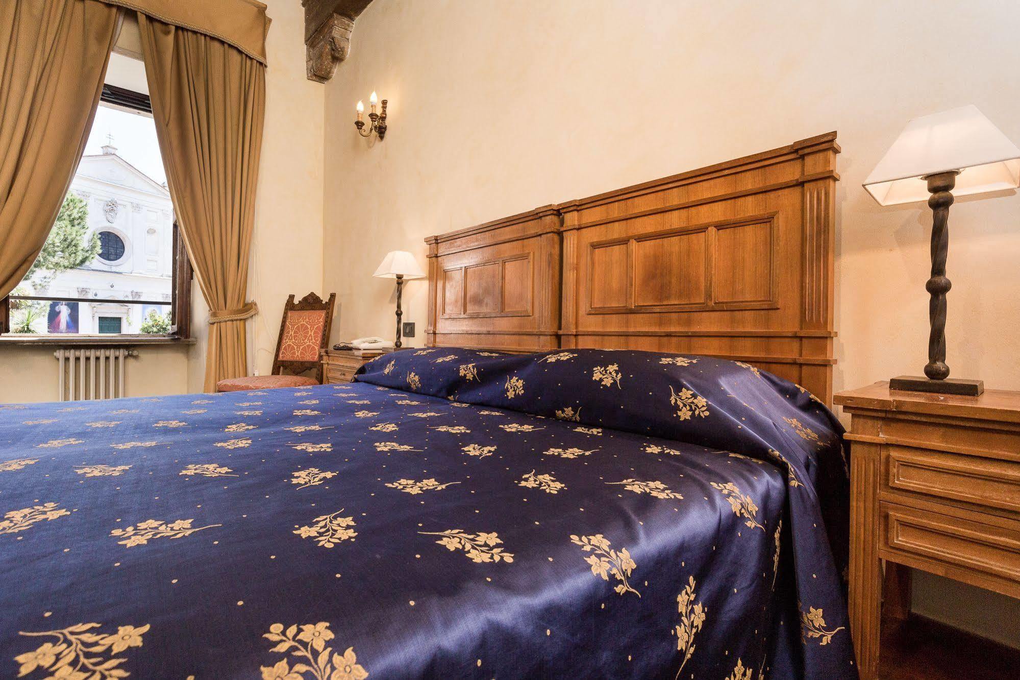 Hotel Columbus Рим Екстериор снимка